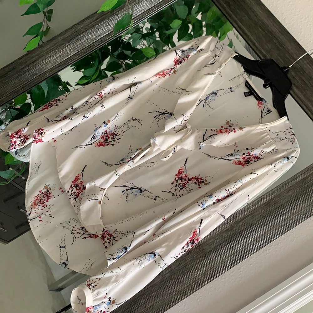 Whiter flower long sleeve blouse